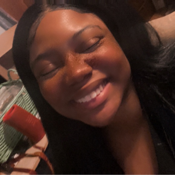 Meet your Posher, Elliana - Picture 1 of 1